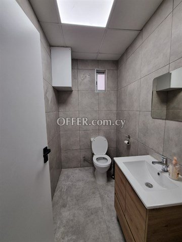 Office  suitable for professionals in Strovolos.
The price includes el - 2