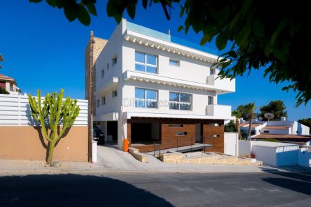 2 Bed Apartment for rent in Germasogeia, Limassol