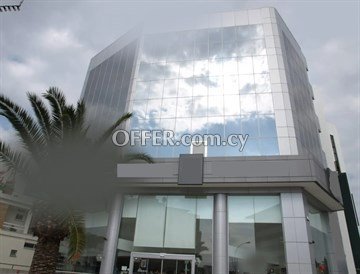 Ground floor shop, 200 m2 apartment with attic 100 m2, 4 parking space