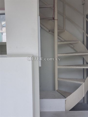 Shop of 55 sq.m. internal area is  on a central Avenue in Strovolos, N