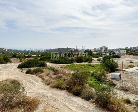 Land in Agios Athanasios
