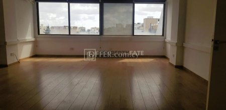 Office 140dsq.m in Agia Zoni-Pentradromos