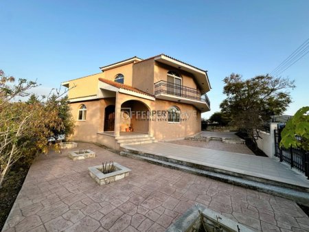 6+1 Bedroom Villa in Asgata