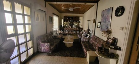 Upper Level 2 Bedroom House For Sale in Kapsalos