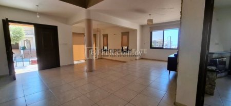 5 Bedroom Semi Detached House in Agios Athanasios