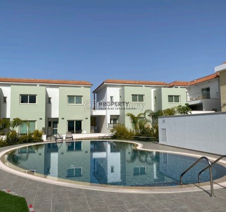 Spacious fully furnished ground floor maisonette for sale