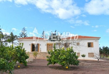 Villa For Sale in Peyia - Sea Caves, Paphos - DP4849