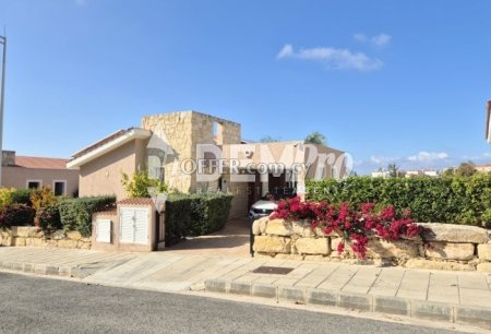 Villa For Sale in Tala, Paphos - DP4847