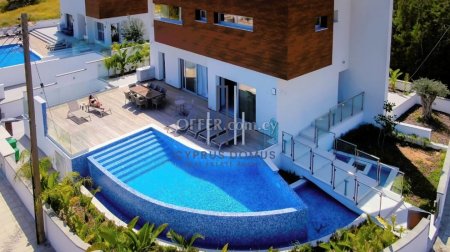 Contemporary Villa with Swimming Pool For Sale in Mouttagiaka