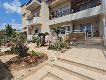 Spacious three-bedroom south-facing apartment for rent