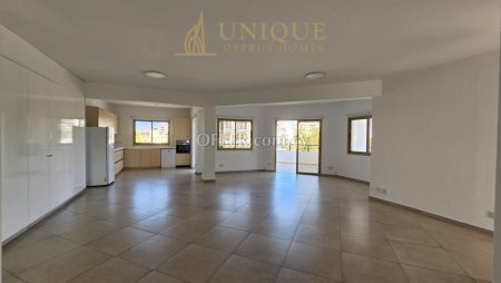 Spacious Penthouse Apartment with 3 Bedrooms in Kato Paphos Universal