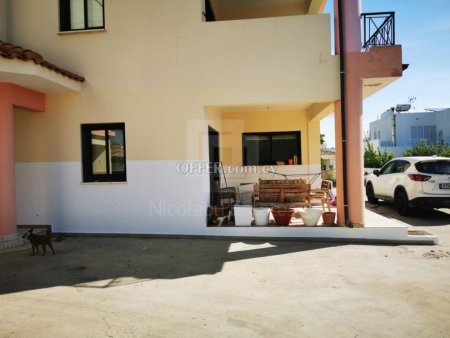 Two bedroom ground floor apartment with nice yard in Makedonitissa