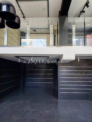 Shop Of 195 Sq.m. In Excellent Conditionon  In A Commercial Street In  - 5