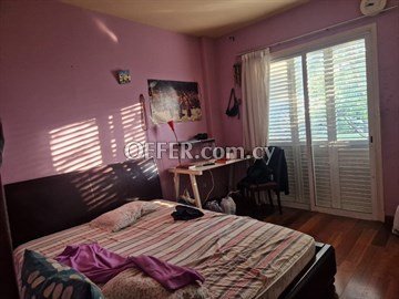 Outstanding Opportunity!
3 Bedroom Ground Floor Apartment With Yard  C - 5