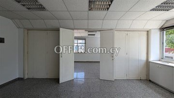Large Office i In Agios Antonios, Nicosia - 3