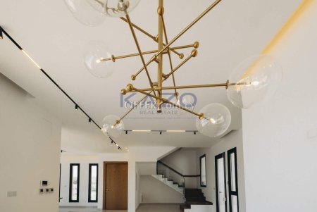 Modern Five Bedroom Villa on Large Plot Agios Tychonas - 3