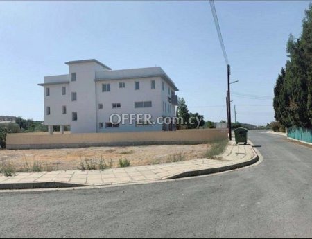 Corner Plot of 313m2  for sale or exchange/trade with a flat.