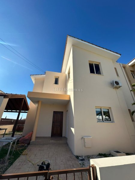 3 Bedroom House for Rent in Oroklini with Private Pool