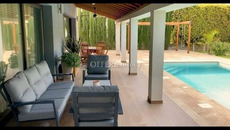 NEWISH DETACHED 4 BEDROOM HOUSE WITH POOL AND GYM