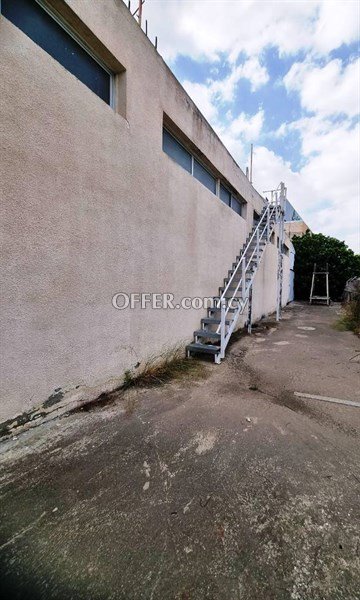 Warehouse Of 750 Sq.m  In Strovolos With Three-phase Electricity And L