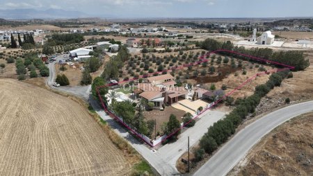 Luxury 4 Bedroom Villa in a sizeable residential field in Geri Nicosia