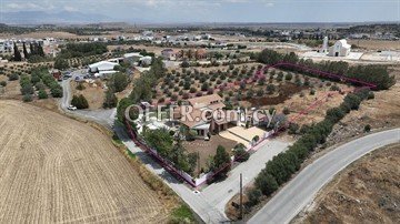 Luxury 4-Bedroom Villa in a sizeable residential field in Geri, Nicosi