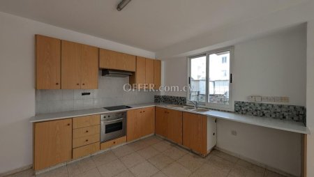 Spacious 3 Bedroom Ground Floor Apt Kings Av.Mall Area Paphos. - 2