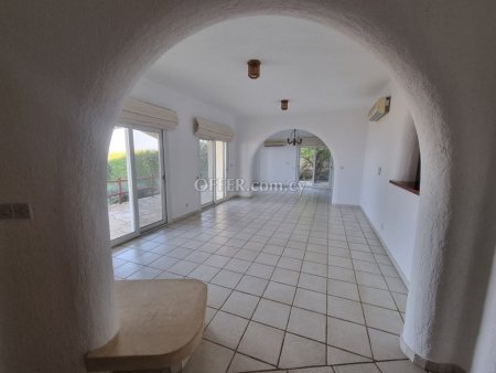 4-bedroom Detached Villa 321 sqm in Tala