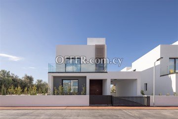 Smart 4-Bedroom Villa With Private Garden & Sea Views  In Chloraka, Pa