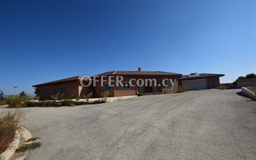 House with Tennis Court and Swimming Pool in Paliometocho, Nicosia