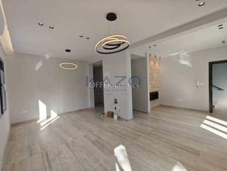 Spacious three-bedroom top floor apartment in modern Neapolis