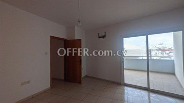 Spacious 3-bedroom Apartment in Central Larnaca - 7