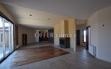 House with Tennis Court and Swimming Pool in Paliometocho, Nicosia - 4