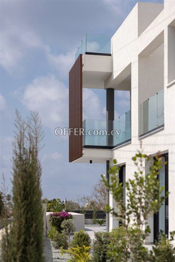 Smart 4-Bedroom Villa With Private Garden & Sea Views  In Chloraka, Pa - 7