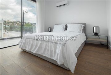Smart 4-Bedroom Villa With Private Garden & Sea Views  In Chloraka, Pa - 3