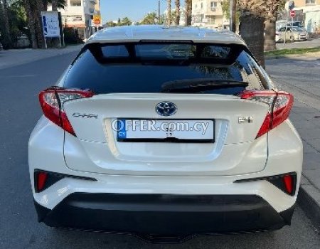 2017 Toyota CHR 1.8L Hybrid Automatic SUV - 4