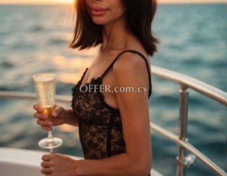 ALEXANDRA BEAUTY & SEXY (photo 1)