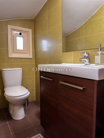 Detached 4 Bedroom House In Very Good Condition With Large Garden  In 
