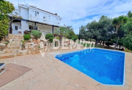 Villa For Sale in Peyia, Paphos - DP4903