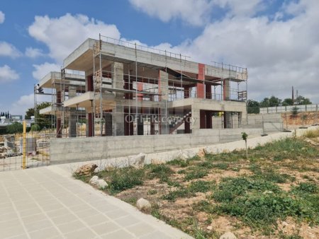 Three bedroom villa under construction in Emba area of Chloraka - 4
