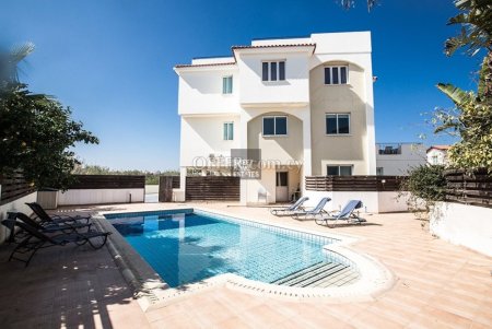 Beautiful Two Bedroom Apartment in Pernera