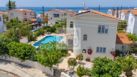 Detached Villa in Argaka