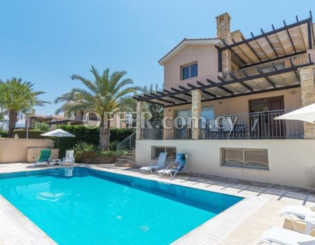 5 BEDROOM SANDY BEACH VILLA (photo 0)