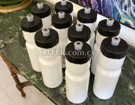 10 Plastic Water Bottles (700ml)