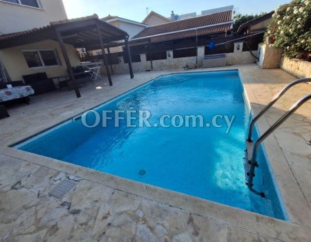 Detached house with a private garden and pool close to Limassol casino