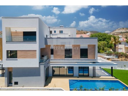 Contemporary four bedroom villa in Agios Tychonas