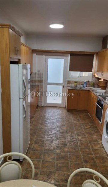 Spacious 3-bedroom apartment , with independent kitchen, living room, 