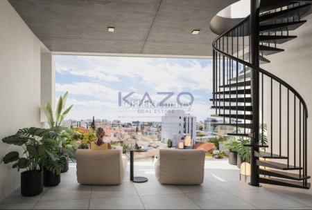 Modern 4 Bedroom Top Floor Apartment with Pool