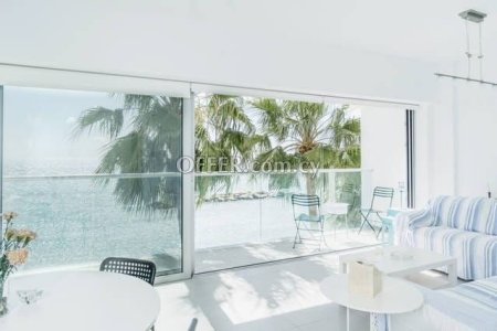 SEA FRONT THREE BEDROOM APARTMENT - 11