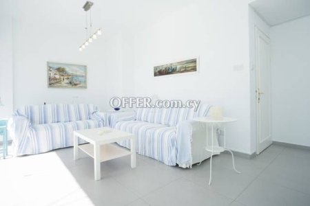 SEA FRONT THREE BEDROOM APARTMENT - 9